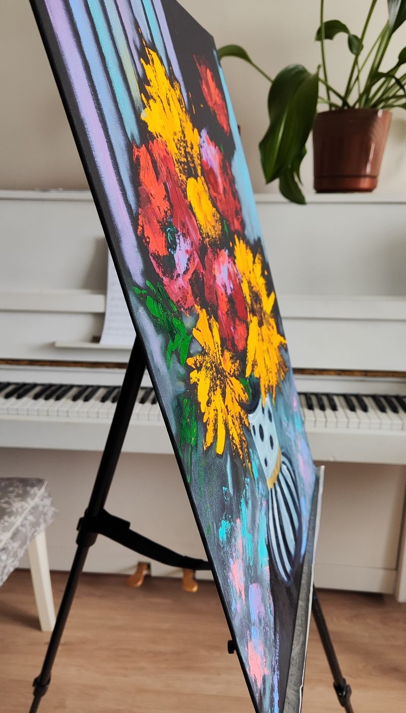 Maria Melkova, Autumn Memories Study: still life with poppies and sunflowers, in a black and white vase with stripes and circles on a purple, pink, sky-blue background